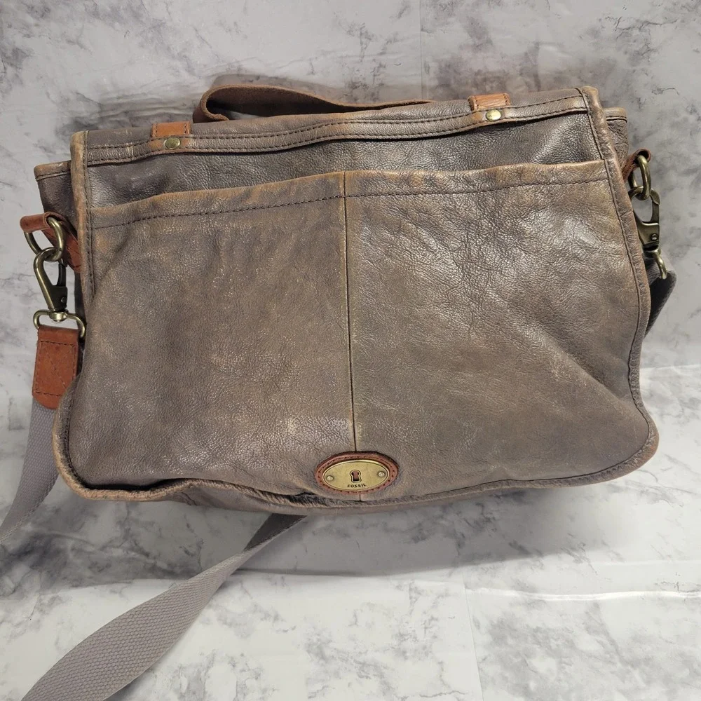 Fossil Brown Distressed Leather Messenger Bag Crossbody Satchel Turnlock Vintage